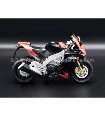 APRILIA RSV4 1100 FACTORY 2020 WITH BASE 1:18 WELLY  right side